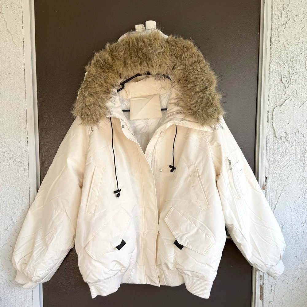 Brand new Stylish Cream white warm Hooded Puffer Jacket